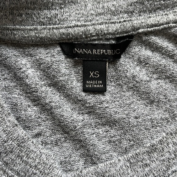 Banana Republic Heather Gray Knit Sweater - Picture 3 of 3